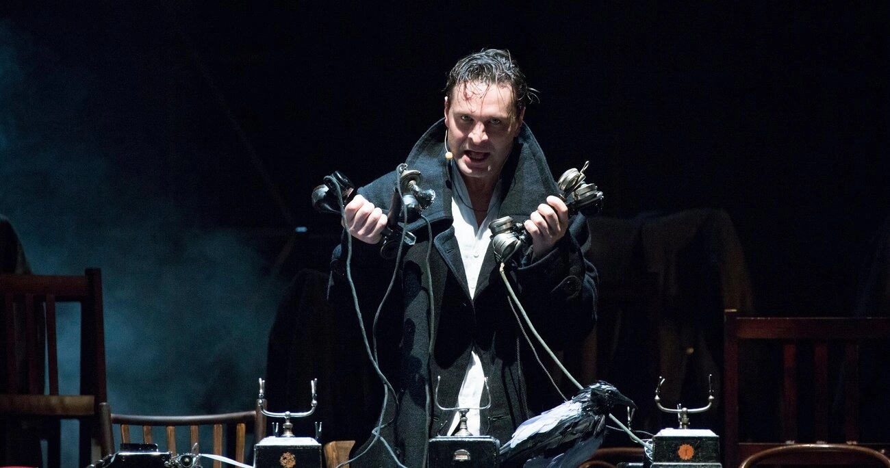 Спектакль «Бег» в Театре Вахтангова: Погружение в историческую драму