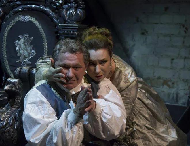 Event image Любовь у трона